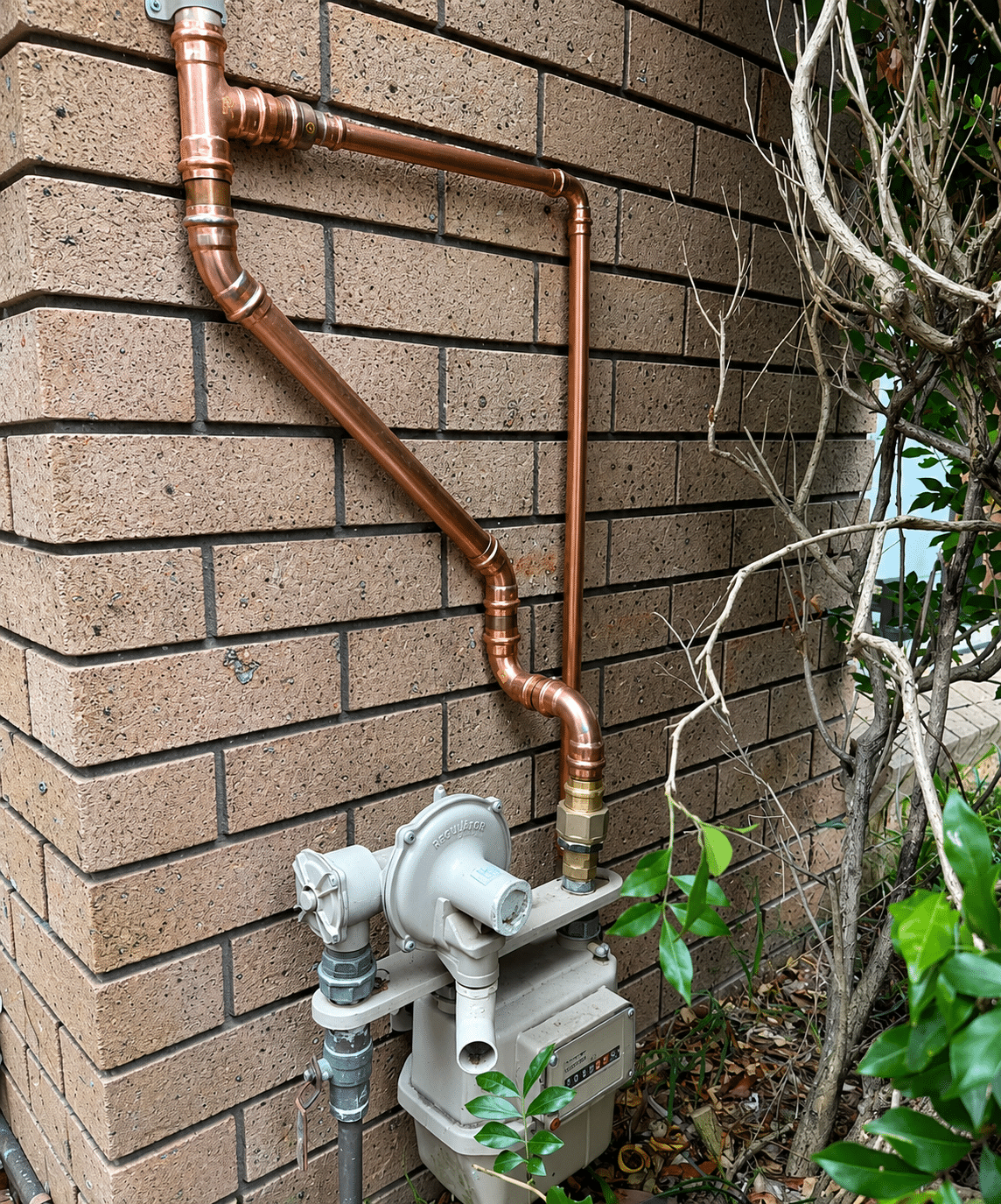 Gas fitting and leak detection